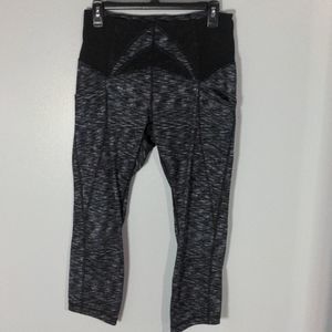 Lululemon cropped legging with pockets black and grey size 8